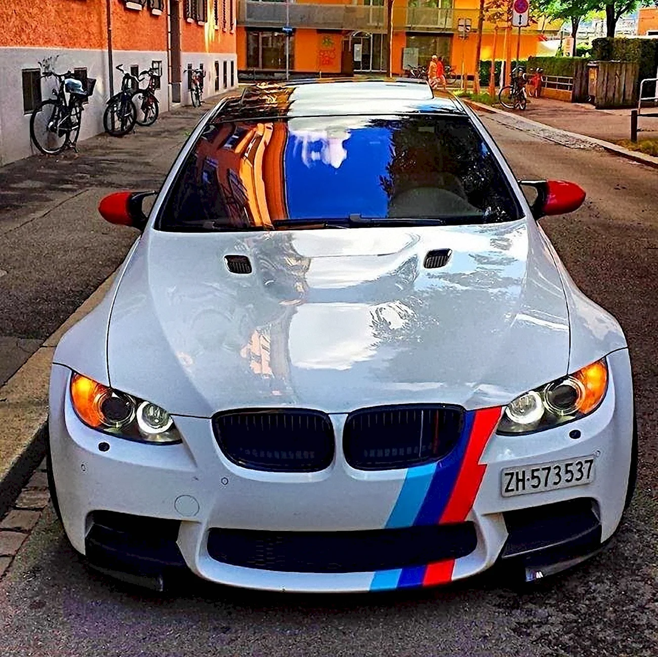 Надпись как у венгалби на бмв. BMW e92. БМВ м3 е92. BMW m3 спорт. BMW m3 белая.