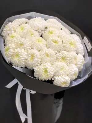 Хризантема шаровидная белая букет