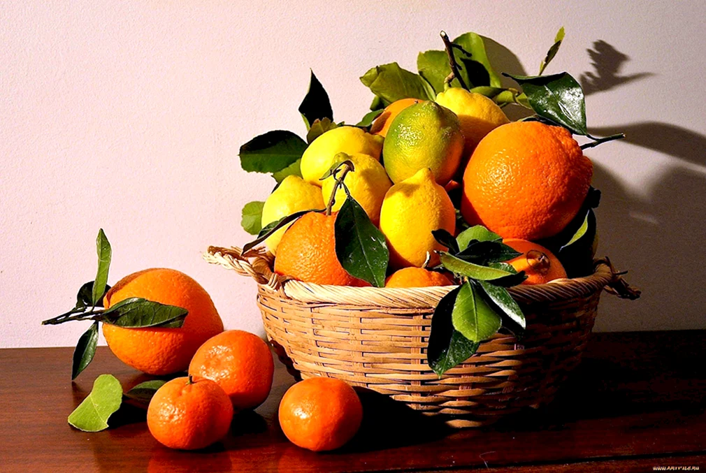 Апельсины в вазе