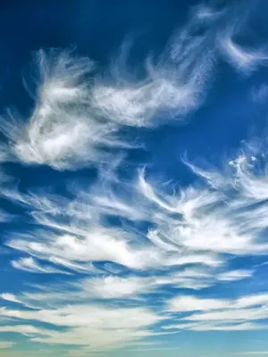 Перистые когтевидные облака