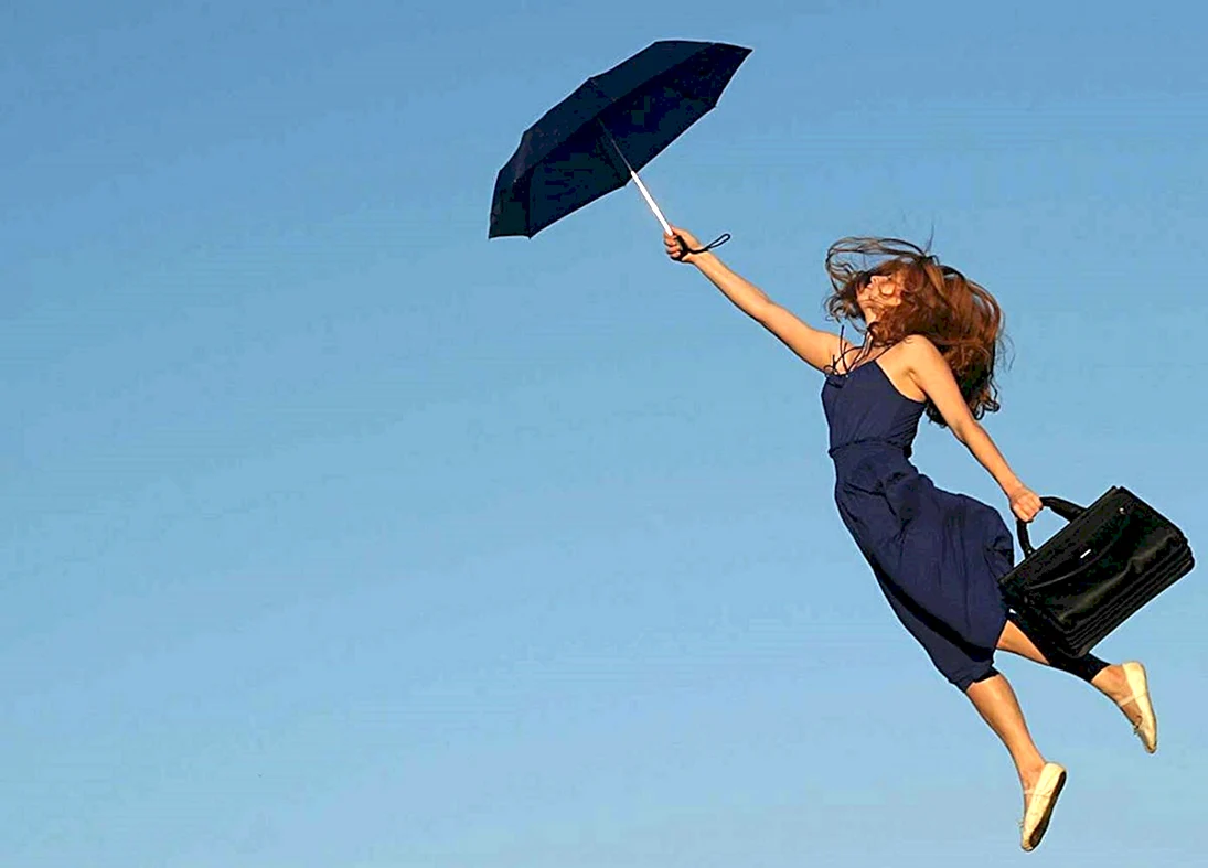 Девушка летит на зонтике