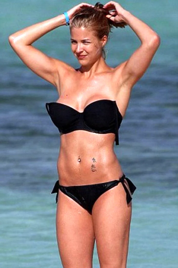 Джемма Аткинсон в бикини на пляже