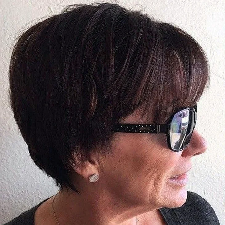 Короткие женские стрижки для женщин в очках