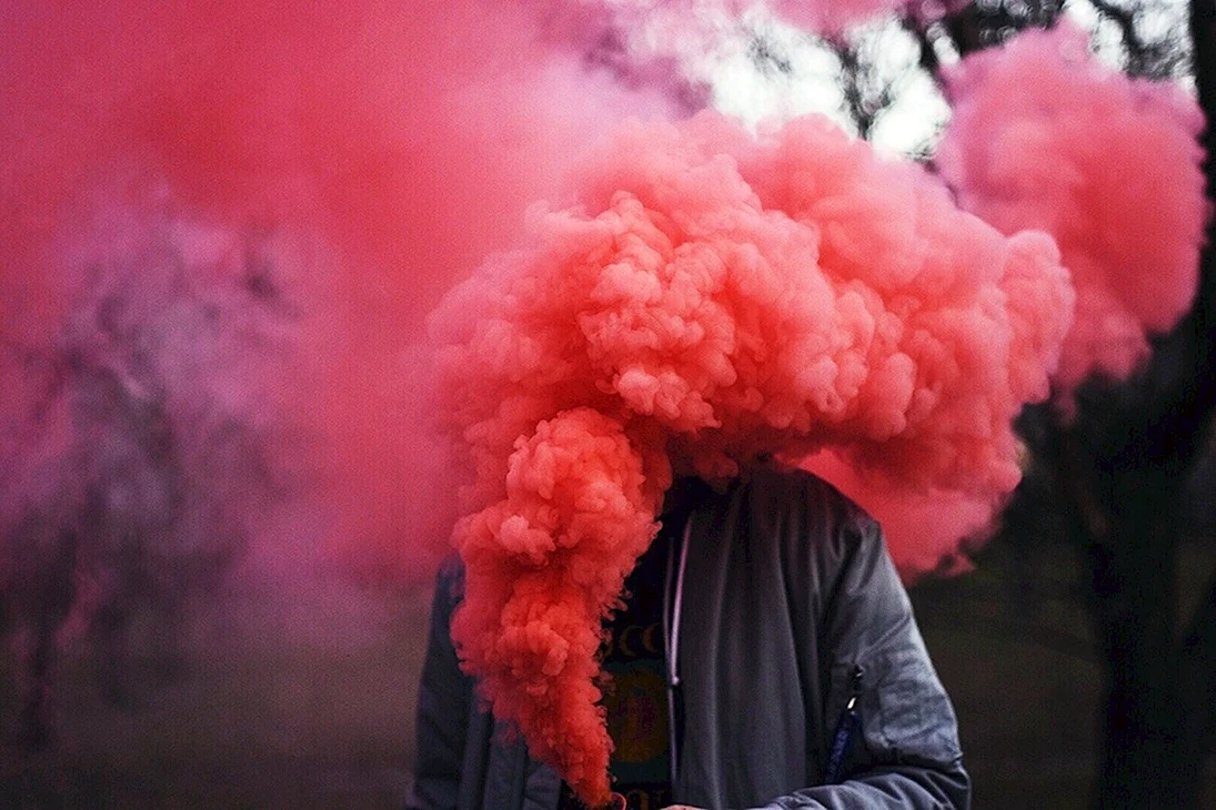 Красная дымовая шашка