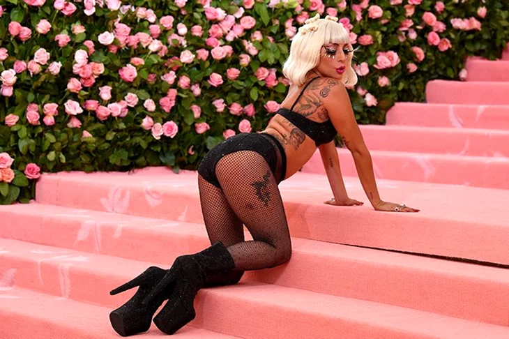 Леди Гага на каблуках 39 см