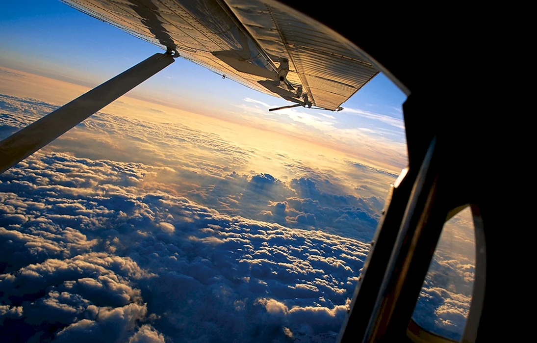 Небо из кабины самолета