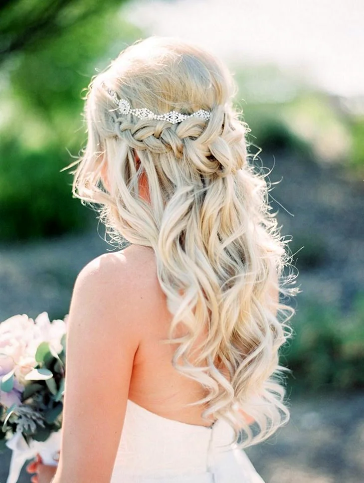 Невеста с белыми волосами