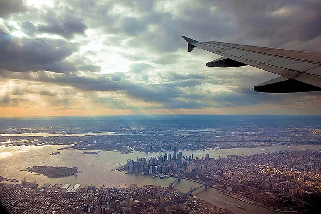 Нью Йорк из иллюминатора самолета