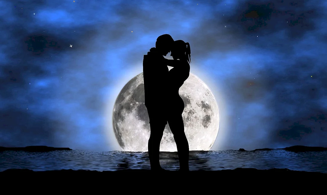 Пара на фоне Луны