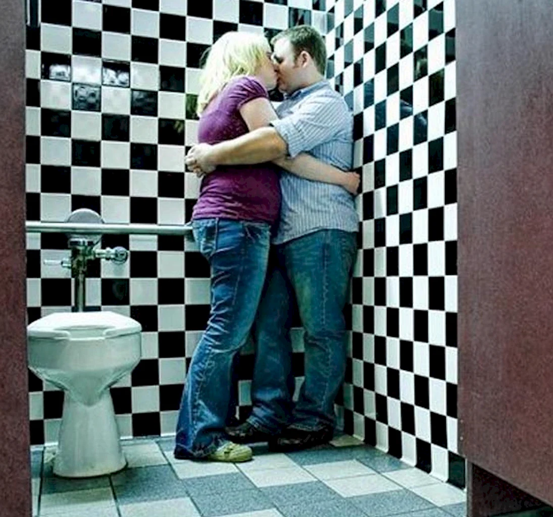 Поцелуй в туалете