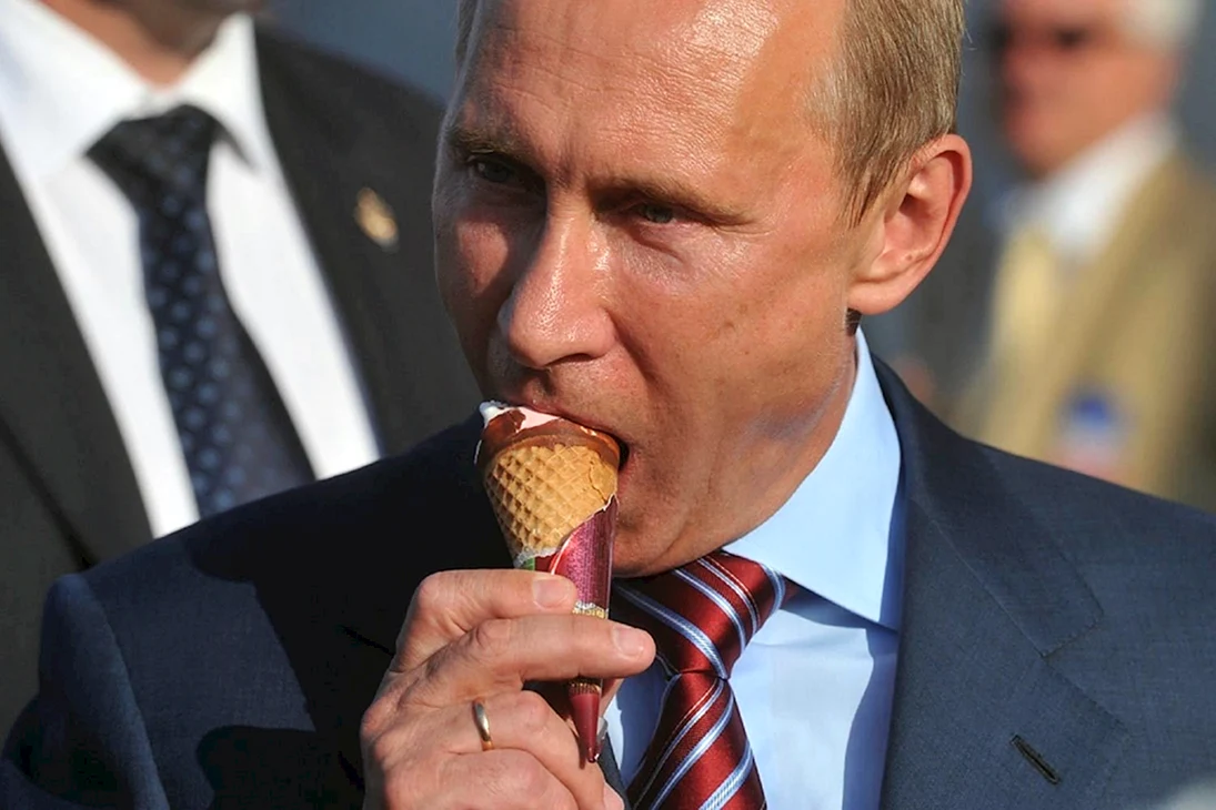Путин с мороженым