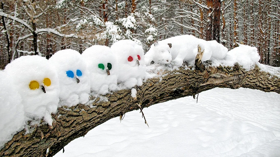 Снеговик в лесу