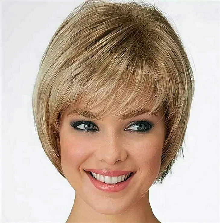 Стрижка Каскад на короткие тонкие волосы с челкой для женщин